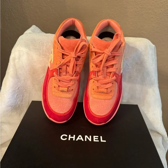 Authentic Chanel ladies sneakers - Picture 2 of 7